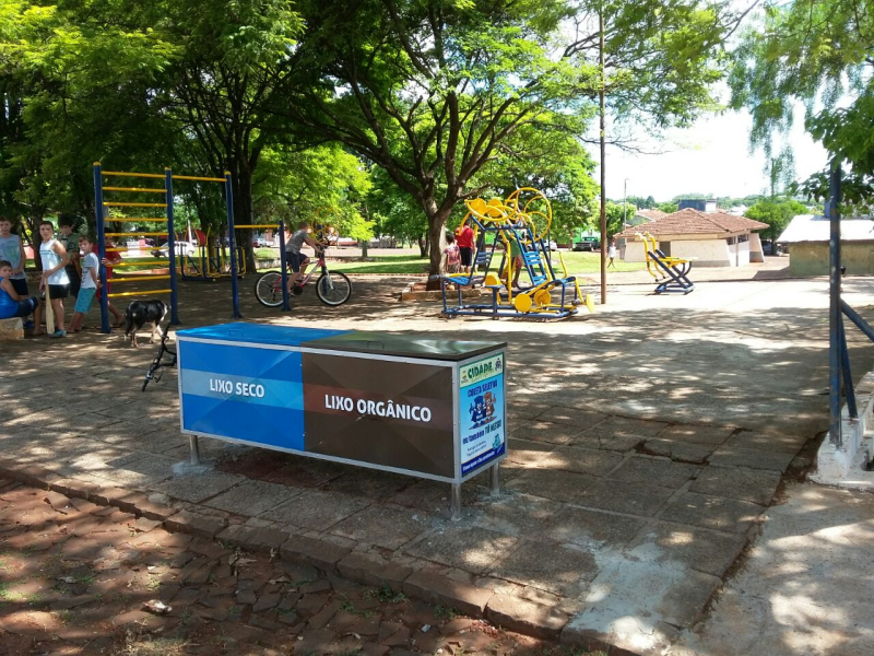 Prefeitura instala lixeiras para separação de lixo doméstico